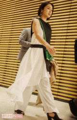 “白黒”スタイルの安達祐実