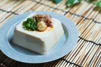【知って楽しい雑学】豆腐の冷ややっこの「やっこ」ってどういう意味?江戸時代の大名行列の先頭の人が由来…