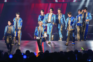 『SnowMan1stDOMETour2023iDOME』東京ドームの懐かしショット＆昨年のアリーナツアーを振り返りショット