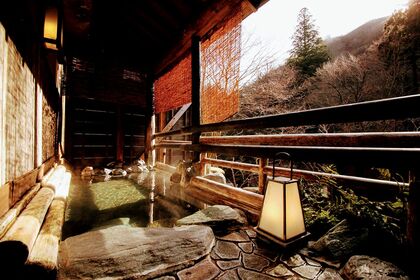 無料の貸切露天風呂は、周囲の景色もお楽しみのひとつ