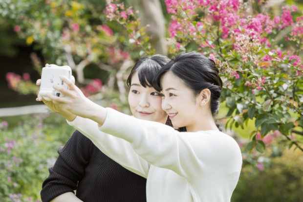 結婚の前年、29歳の誕生日を迎えた眞子さんと仲良く“自撮り”(2020年10月23日)