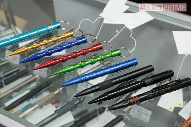 ボールペン型の防犯グッズ各種。暴漢の腕に突き刺して撃退するらしい!