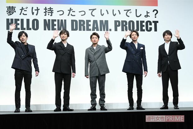 2020年12月『HELLONEWDREAM．PROJECT』報告会に出席した嵐