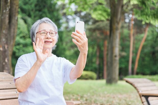 日常を楽しく快適に過ごすためにスマホは便利なもの。家族も安心できるように対策しつつ使いこなしたい