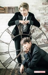 RM（上）とJIN（下） 撮影／週刊女性写真班