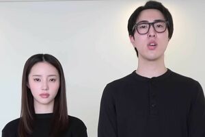 埼玉県八潮市の陥没事故に関する発言について、真っ黒な服装で謝罪した中町兄妹（YouTubeチャンネルより）