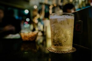 うら寂しいスナックをあえて好む人も多い