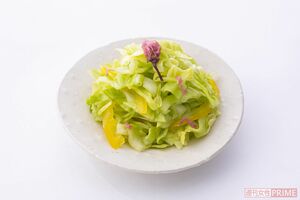 春らしい色合いがきれいな箸休め「春キャベツとパプリカの浅漬け」調理/みないきぬこ スタイリング/中村弘子 撮影/廣瀬靖士