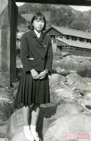 高校生のころ、自宅の玄関先。のどかな町だった