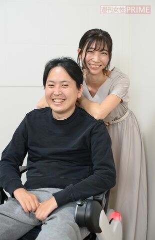 動画のままの明るく温和な人柄の真大さん（左）とまみこさん