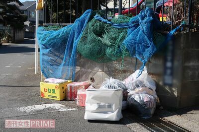 ブランドものが無造作に捨てられていたという容疑者の自宅そばのゴミ収集所