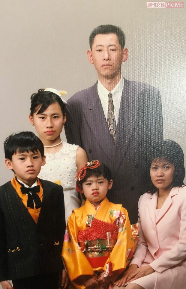 中央の着物姿がハリウさん