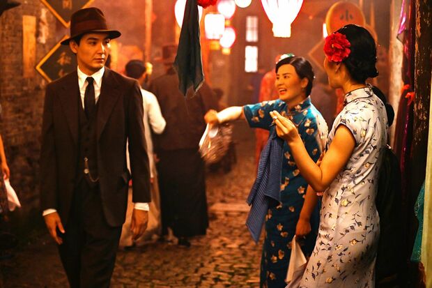 上海の妓楼を訪れる芥川　(c)NHK