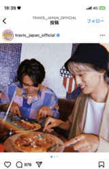 妹説として噂になった理由の“お揃い”ネックレス（Travis Japan公式インスタグラムより）