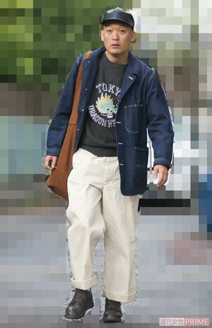 記者の直撃に驚きの表情を見せるみなみかわ