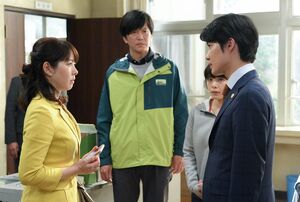 田口は学校に乗り込んできたモンスターペアレントを論破（c）NHK