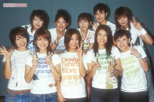 2002年8月、ホリプロのファンイベントにて。後列左から2番目が綾瀬はるか