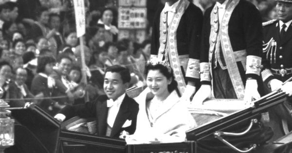 "ミッチーブーム"が最高潮となった陛下と美智子さまのご成婚パレード(’59年４月)