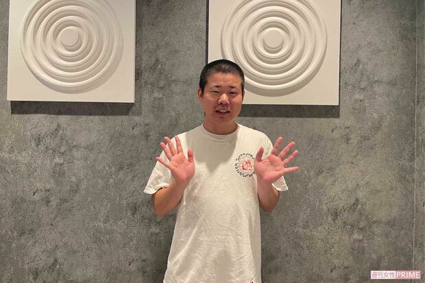 『株式会社パッチューネ』に所属する「港区家賃3万7000円男」ことお笑い芸人の岡田康太