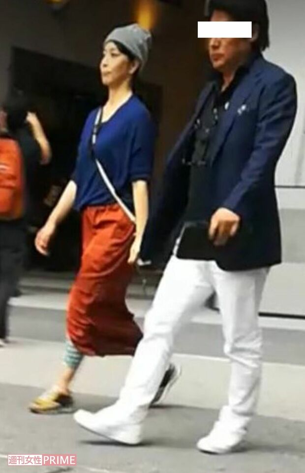 9月20日、LEON風ファッションの友人とランチを楽しむ有森