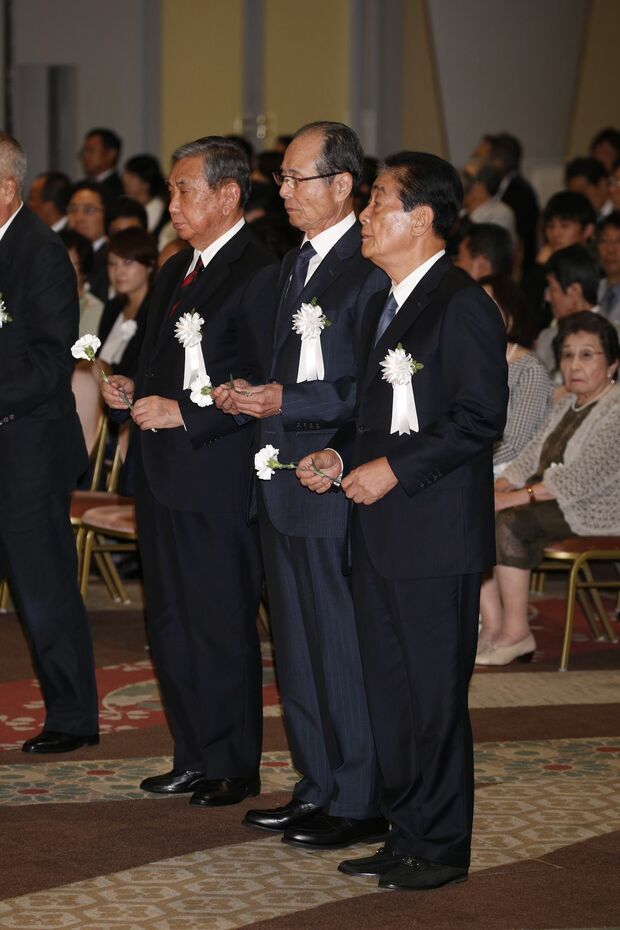 大橋巨泉さんお別れの会で。写真手前から、関口宏さん、王貞治さん、河野洋平さん（'16年9月）