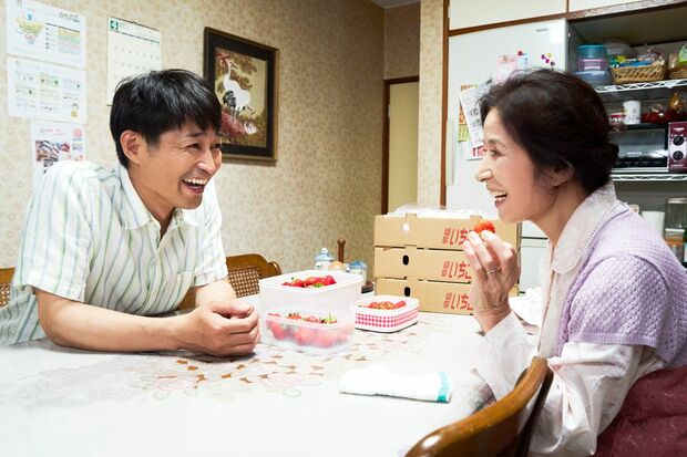 『母を亡くした時、僕は遺骨を食べたいと思った。』
配給：アスミック・エース
(C)宮川サトシ／新潮社
(C)2019「母を亡くした時、僕は遺骨を食べたいと思った。」製作委員会