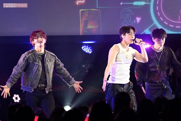 7月25日に行われたMYNAMEのライブのもよう。完璧なステージングに満員の会場が沸いた 撮影/渡邉智裕