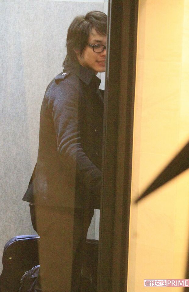 週刊女性の直撃取材を受ける、麒麟・川島明