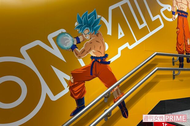 東京駅の『DRAGON BALL STORE』の壁画