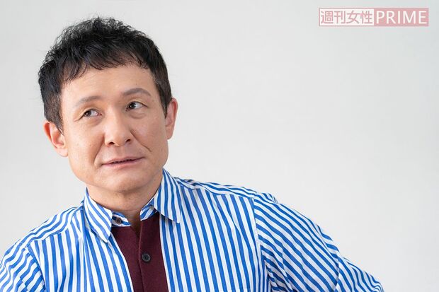 インタビューに答える木下ほうか　撮影／佐藤靖彦