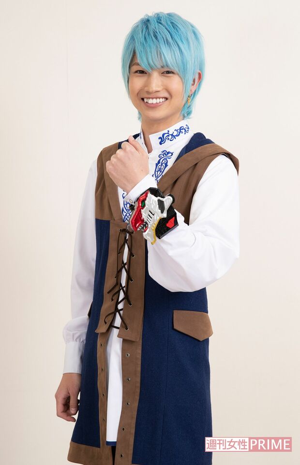 リュウソウブルー／メルト役　綱 啓永