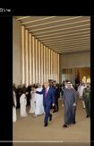UAE訪問のトランプ大統領を頭を振り回して歓迎する現地の若い女性たち（Xより）