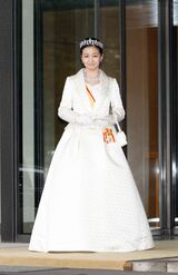 成人を迎えられた佳子さま（2014年12月29日）撮影/JMPA