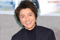 藤原竜也、初の家族3ショット!  子どもをあやすパパの顔が素敵すぎる