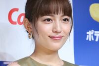 川口春奈が行きつけの居酒屋を激励! 多忙の合間に届けた“手土産”