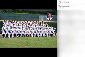 “卒アル”写真風に山本由伸をイジった大谷翔平(本人のインスタグラムより)