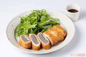 こんにゃく巻き梅しそトンカツ（撮影／矢島泰輔）