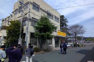 所轄の南丹警察署前には、常に報道陣の姿が