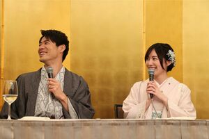 笑顔が絶えない結婚記者会見となった