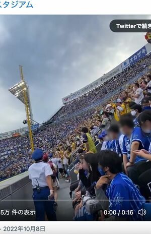 SNSに投稿された『阪神タイガース』ファンが大合唱した「六甲おろし」。警備員が止めに入るも