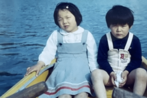たえさんと弟の和寛さんは幼いころから互いに寄り添っていた