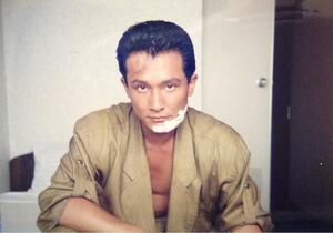 28歳で深作欣二監督の映画『いつかギラギラする日』に出演したころから俳優の仕事が増えていった