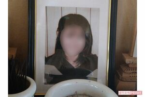 実家に飾られていた、18歳の頃のAさんの遺影(写真は編集部で加工)