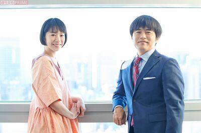 （写真左から）夏帆、バカリズム　撮影／山田智絵