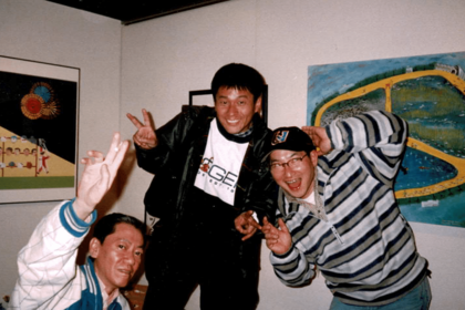 山田が恩師と慕う高田(左)。右は落語家の春風亭昇太