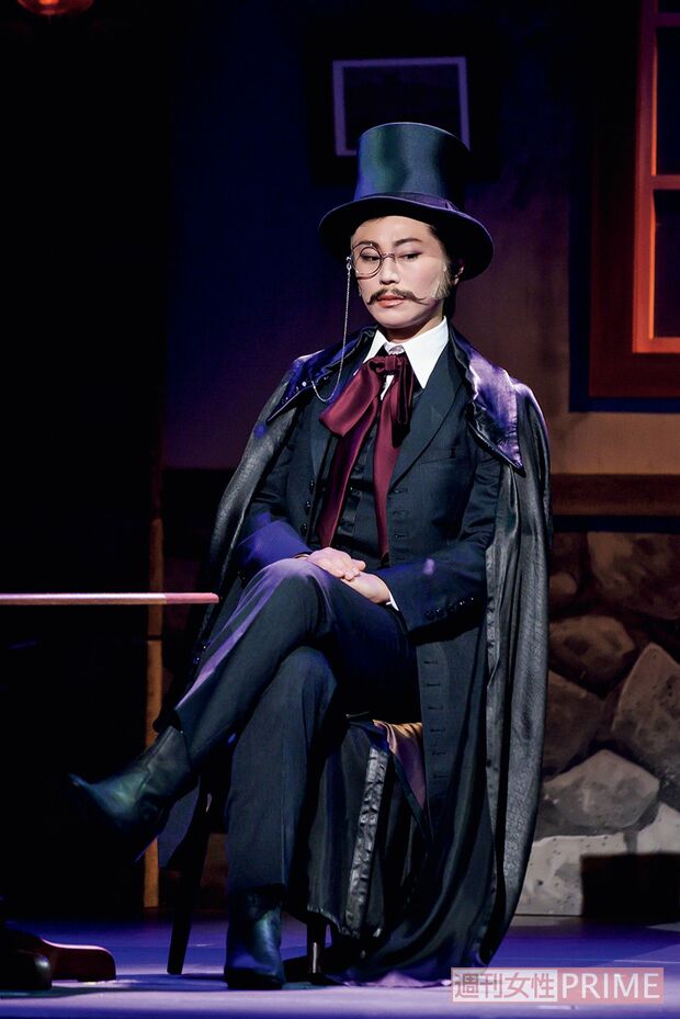 ブルボン家令嬢・ショコラ（彩輝なお）からの頼まれごとをアルセーヌ・ルパンに扮して遂行