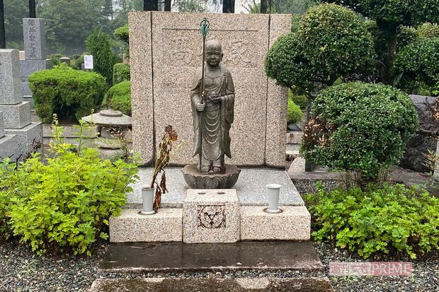 神奈川県の歴史ある公園墓地にたたずむ高島家の墓。墓石には'64年に亡くなった長男の名前も