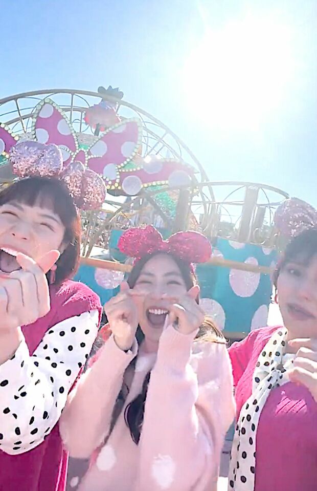 物議を醸しているカチューシャをつけてパレードを楽しむ動画（東京ディズニーリゾート公式Xより）