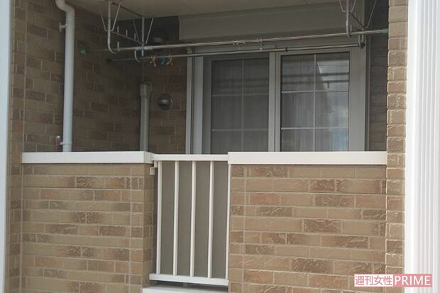 毎日のように部下が呼びつけられていた阿部容疑者の自宅アパートの一室。部下を孫の手で殴ったのもこの部屋だった