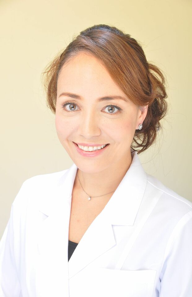 石原新菜先生●イシハラクリニック副院長。健康ソムリエ協会理事。「温活の第一人者」と呼ばれ、身体を温めることで得られる健康効果を、講演会やメディア出演、著書などで発信している。